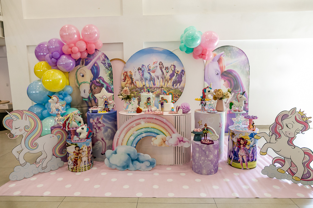 fotografias do aniversário de 4 anos da giulia e 8 anos da sofia com o tema unicornio no buffet espaço bumxicabum localizado em santana zona norte de sao paulo sp