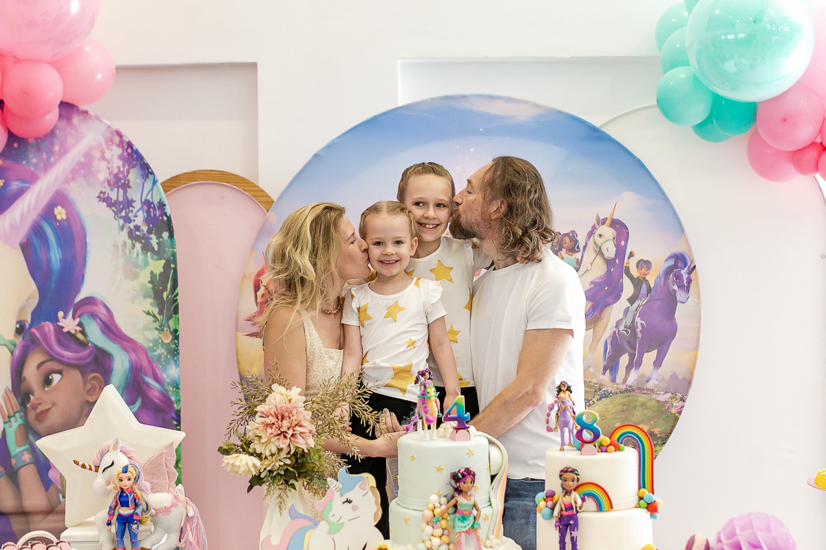 fotografias do aniversário de 4 anos da giulia e 8 anos da sofia com o tema unicornio no buffet espaço bumxicabum localizado em santana zona norte de sao paulo sp