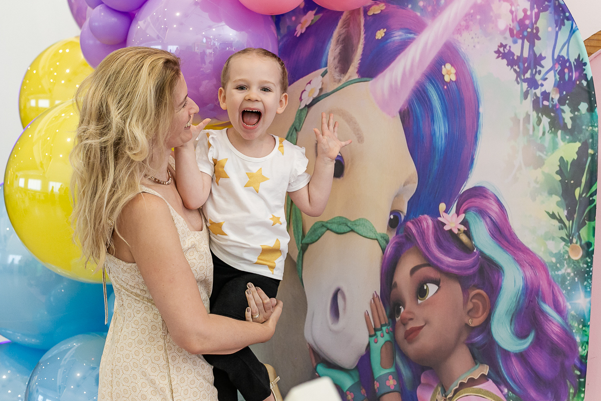 fotografias do aniversário de 4 anos da giulia e 8 anos da sofia com o tema unicornio no buffet espaço bumxicabum localizado em santana zona norte de sao paulo sp