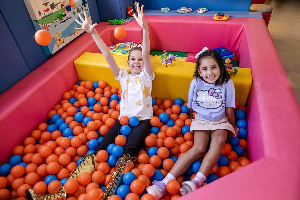 fotografias do aniversário de 4 anos da giulia e 8 anos da sofia com o tema unicornio no buffet espaço bumxicabum localizado em santana zona norte de sao paulo sp