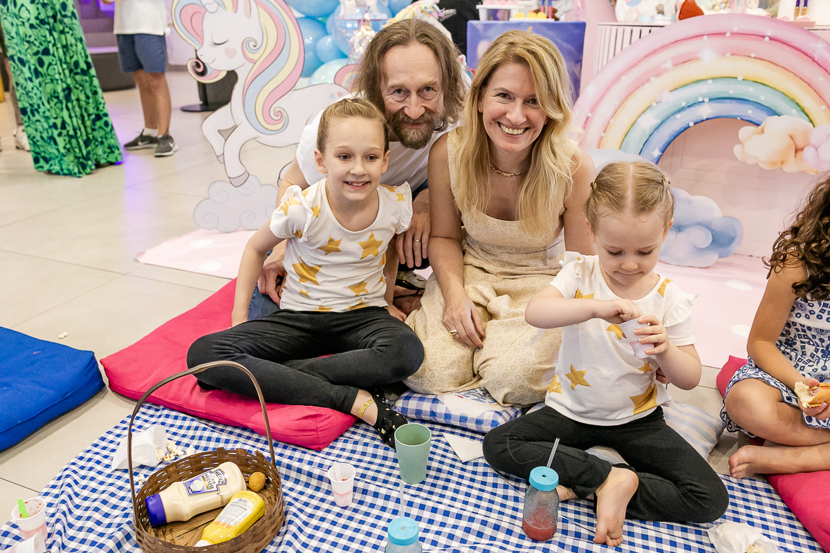 fotografias do aniversário de 4 anos da giulia e 8 anos da sofia com o tema unicornio no buffet espaço bumxicabum localizado em santana zona norte de sao paulo sp