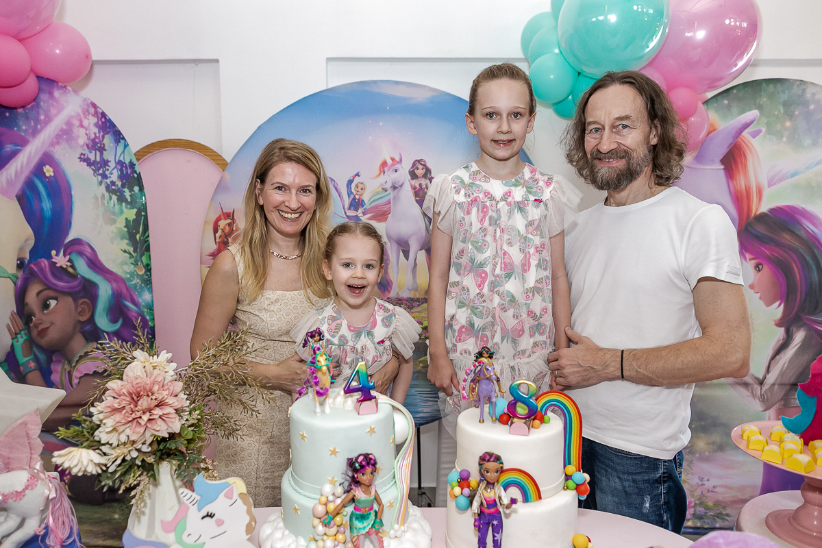 fotografias do aniversário de 4 anos da giulia e 8 anos da sofia com o tema unicornio no buffet espaço bumxicabum localizado em santana zona norte de sao paulo sp