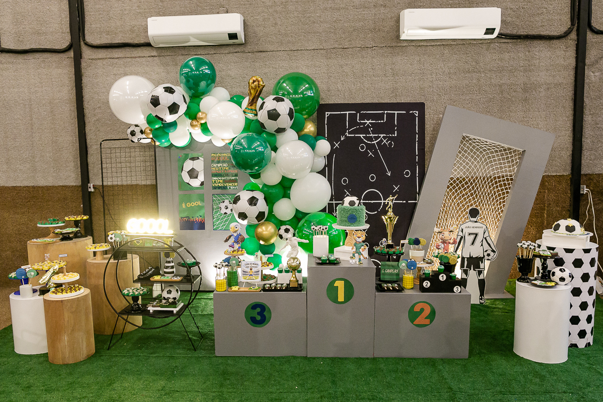 fotografias do aniversário de 7 anos do joão henrique com o tema copa do mundo de futebol na br arena zona sul de sao paulo sp