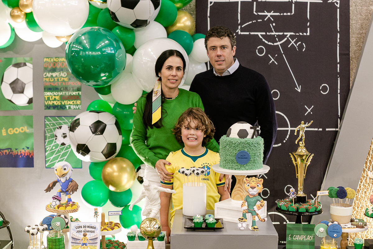 fotografias do aniversário de 7 anos do joão henrique com o tema copa do mundo de futebol na br arena zona sul de sao paulo sp