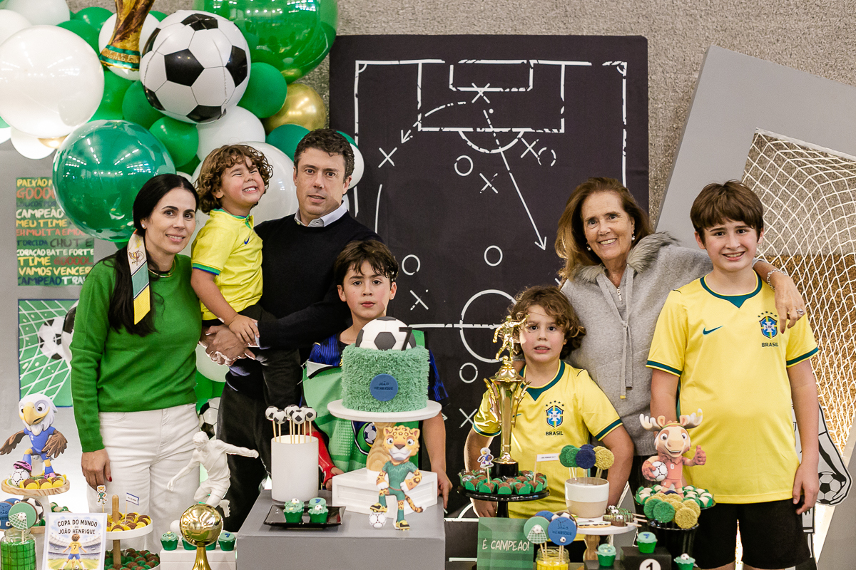 fotografias do aniversário de 7 anos do joão henrique com o tema copa do mundo de futebol na br arena zona sul de sao paulo sp