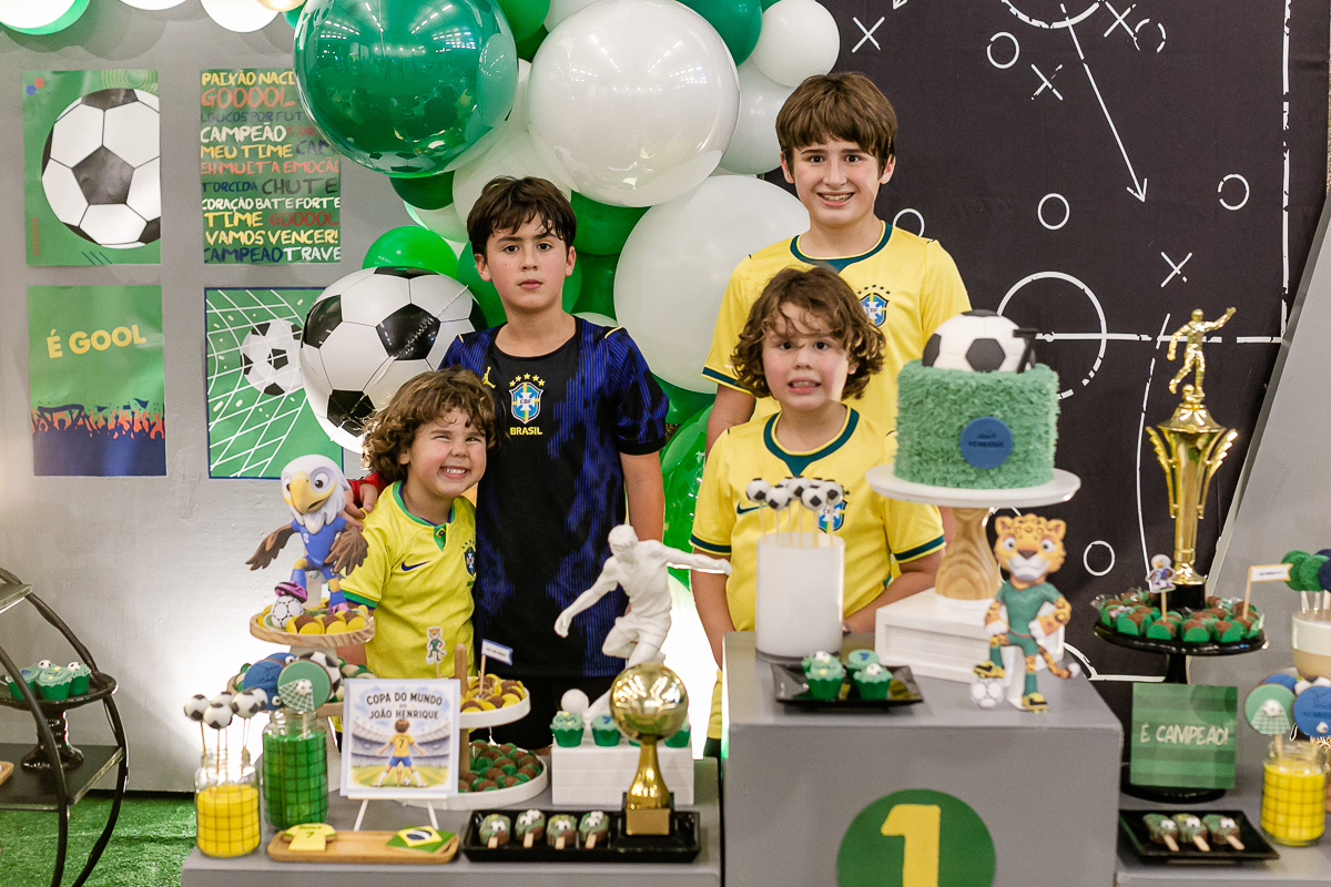 fotografias do aniversário de 7 anos do joão henrique com o tema copa do mundo de futebol na br arena zona sul de sao paulo sp