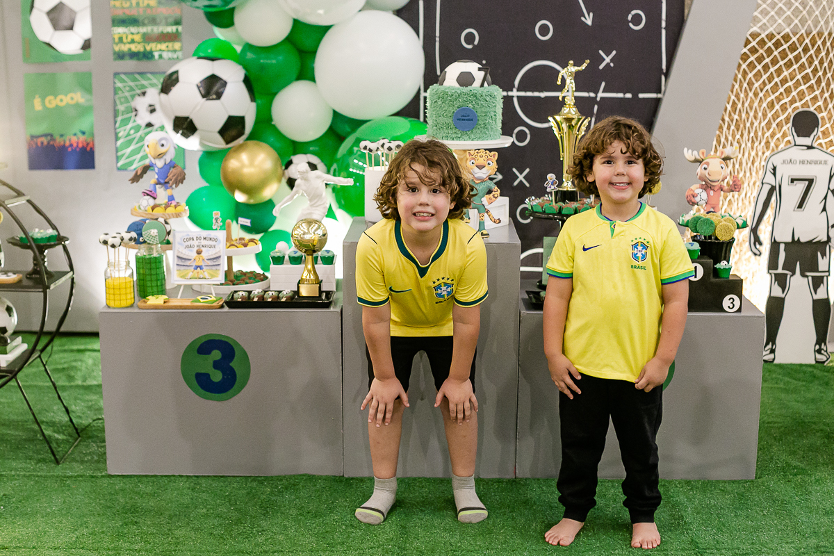 fotografias do aniversário de 7 anos do joão henrique com o tema copa do mundo de futebol na br arena zona sul de sao paulo sp