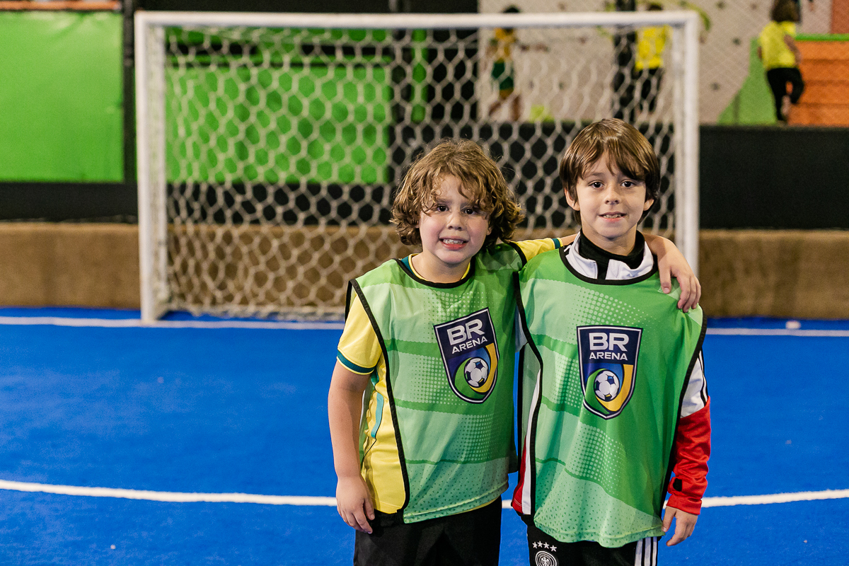 fotografias do aniversário de 7 anos do joão henrique com o tema copa do mundo de futebol na br arena zona sul de sao paulo sp