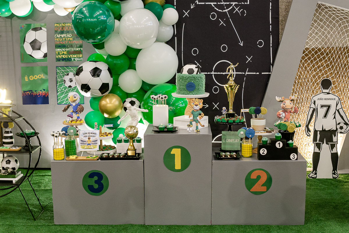 fotografias do aniversário de 7 anos do joão henrique com o tema copa do mundo de futebol na br arena zona sul de sao paulo sp