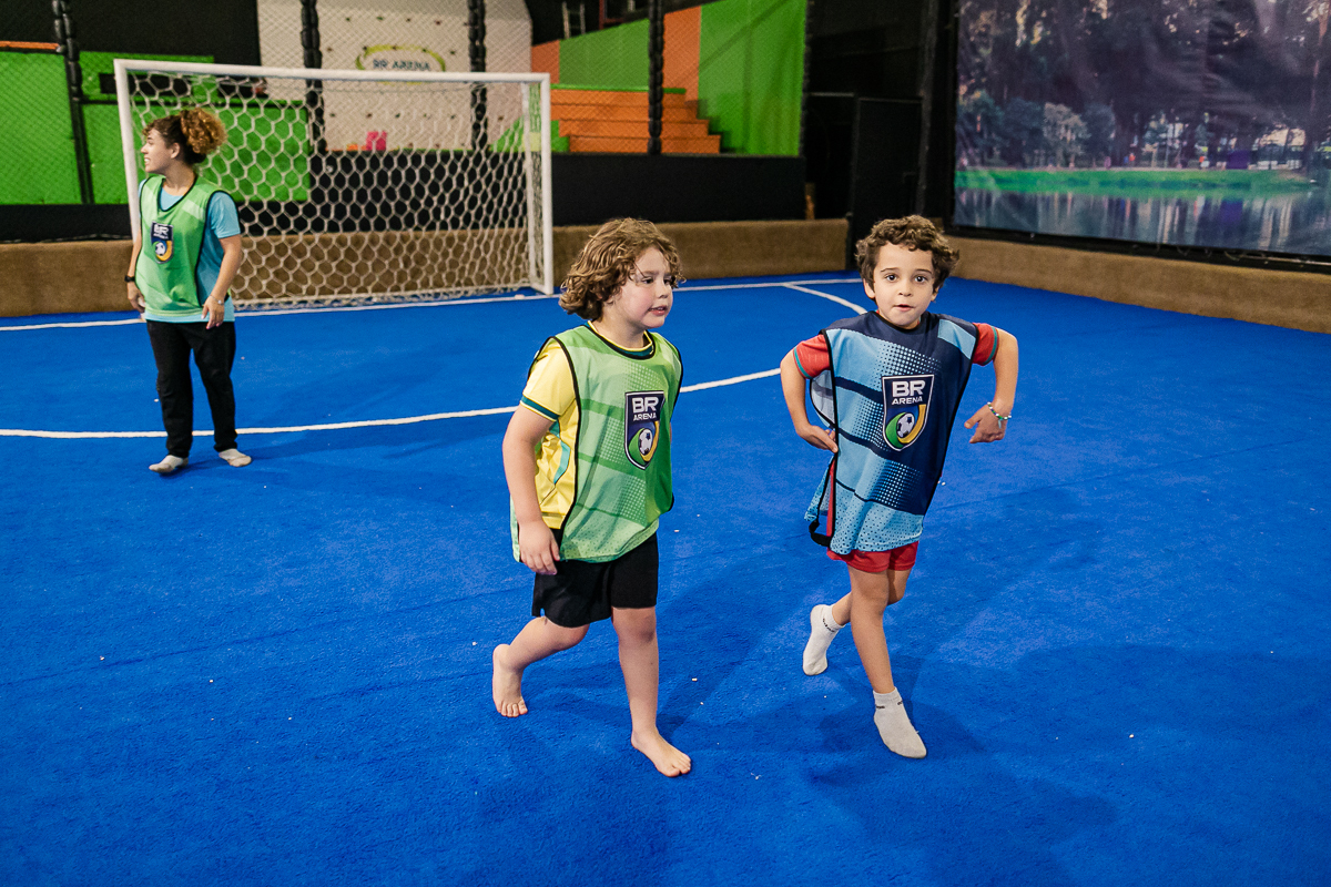 fotografias do aniversário de 7 anos do joão henrique com o tema copa do mundo de futebol na br arena zona sul de sao paulo sp