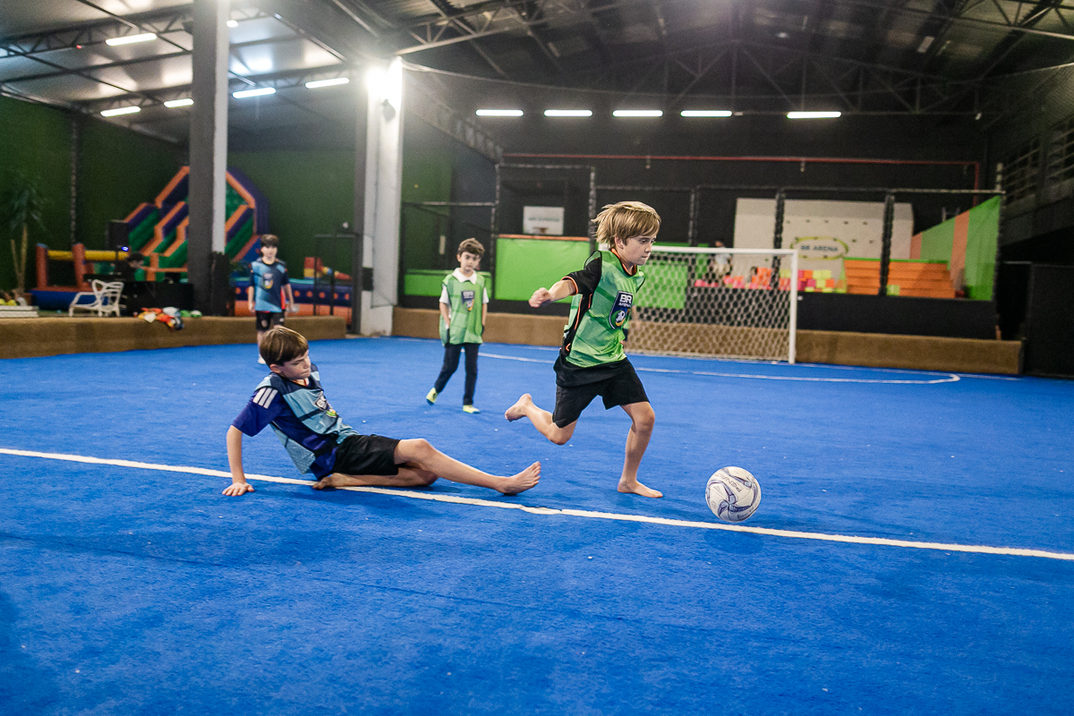fotografias do aniversário de 7 anos do joão henrique com o tema copa do mundo de futebol na br arena zona sul de sao paulo sp