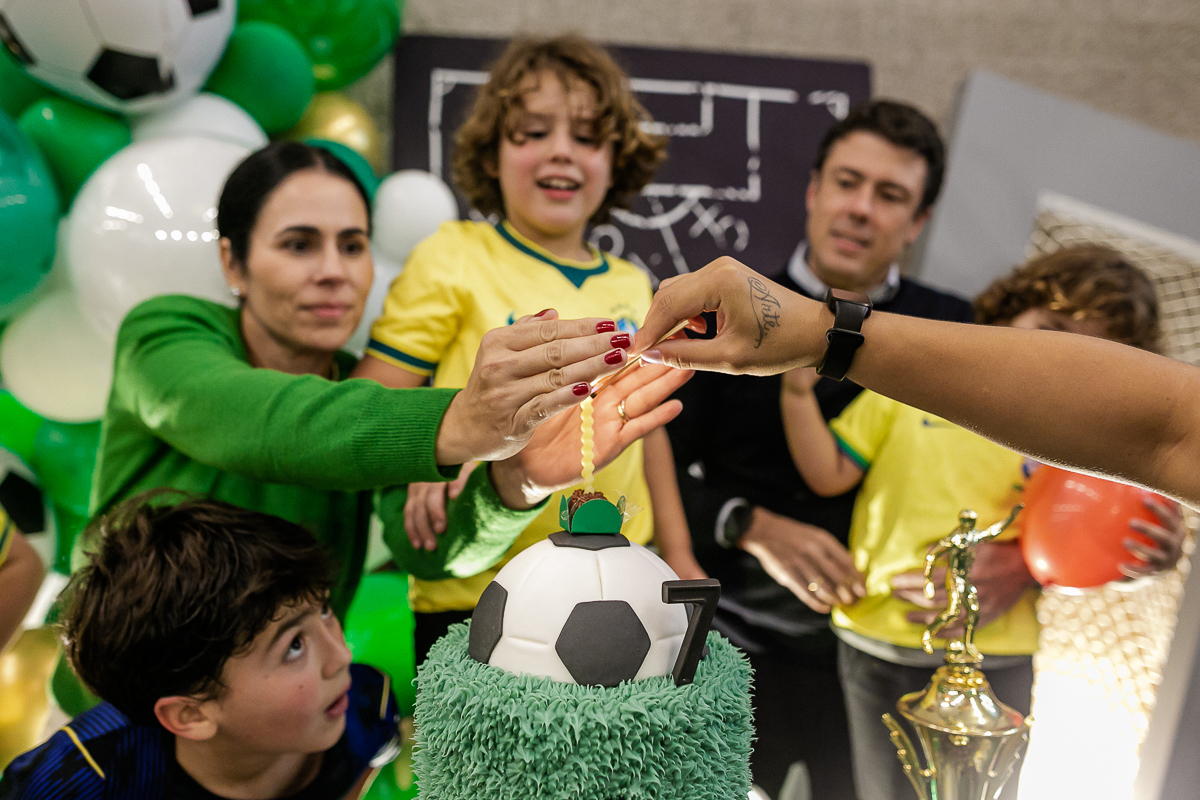 fotografias do aniversário de 7 anos do joão henrique com o tema copa do mundo de futebol na br arena zona sul de sao paulo sp