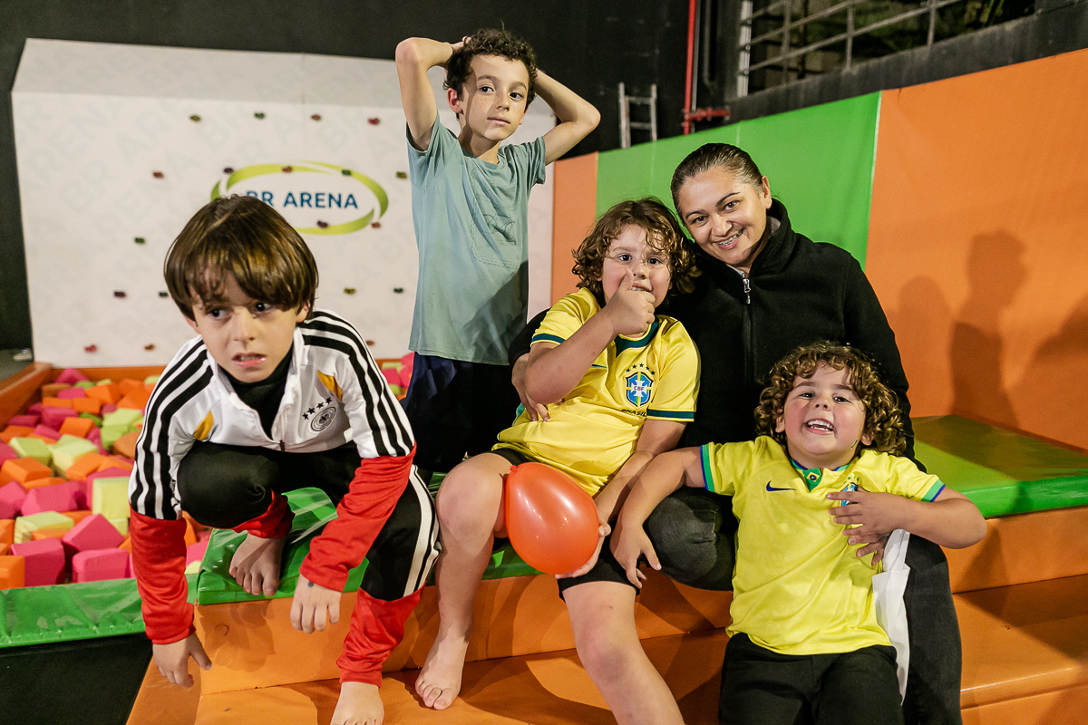 fotografias do aniversário de 7 anos do joão henrique com o tema copa do mundo de futebol na br arena zona sul de sao paulo sp