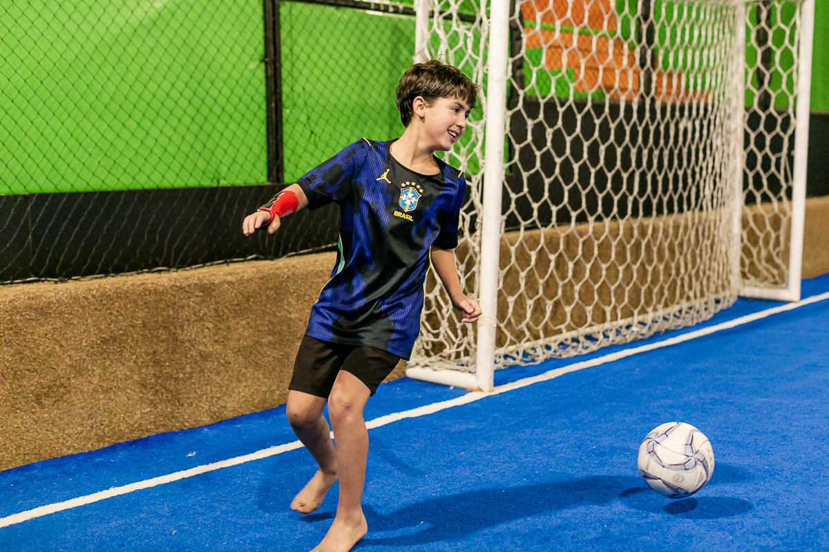 fotografias do aniversário de 7 anos do joão henrique com o tema copa do mundo de futebol na br arena zona sul de sao paulo sp
