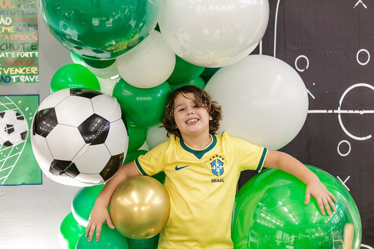 fotografias do aniversário de 7 anos do joão henrique com o tema copa do mundo de futebol na br arena zona sul de sao paulo sp
