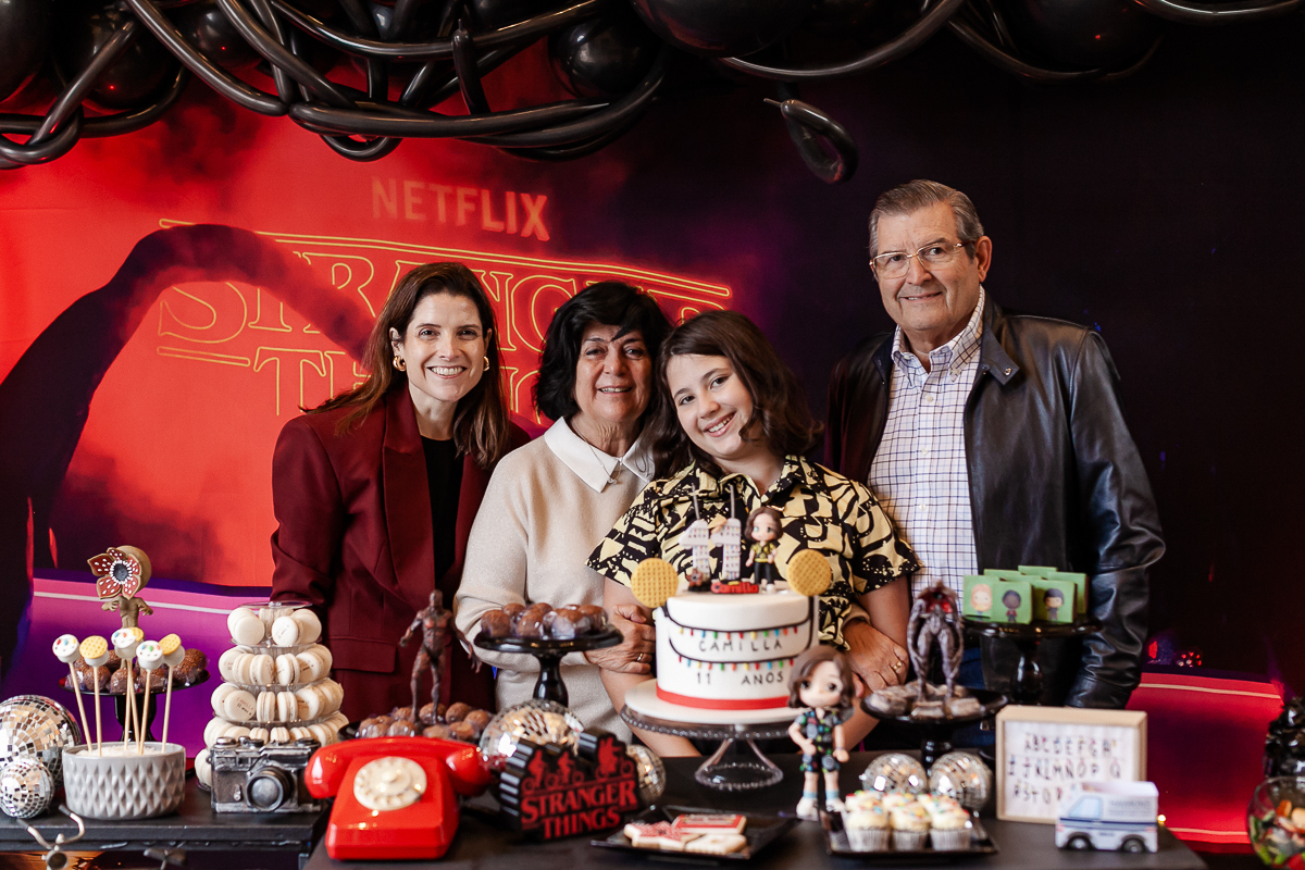 fotografias do aniversário de 11 anos da camilla com o tema strager things no quintal de casa no condominio kurumin em itu sp