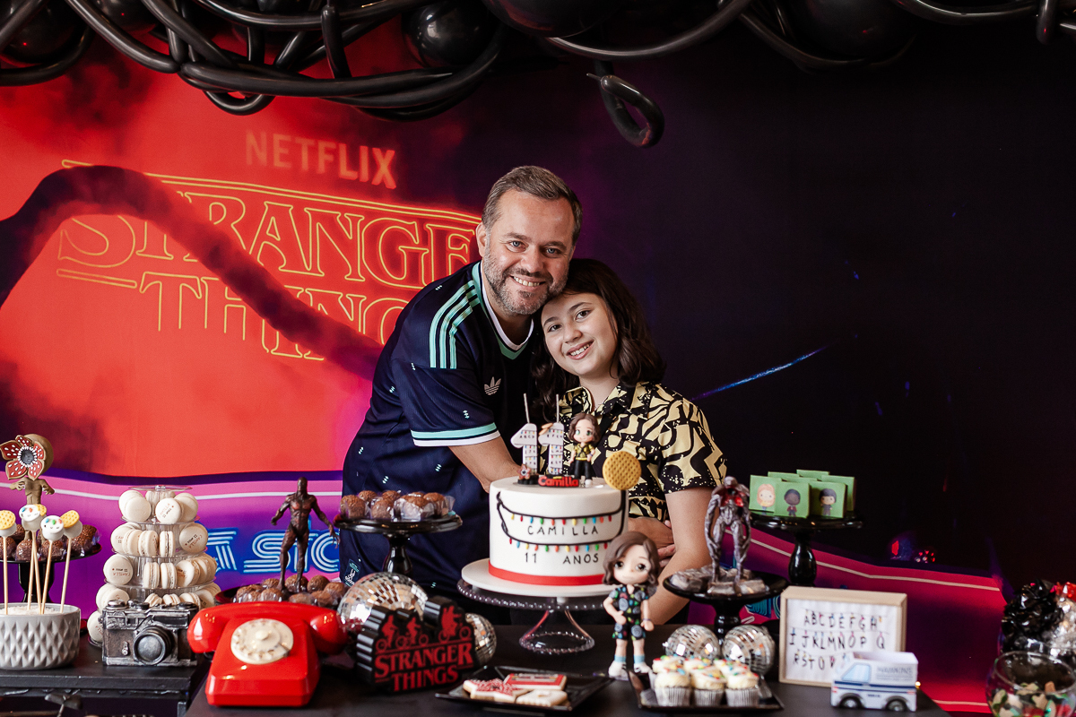 fotografias do aniversário de 11 anos da camilla com o tema strager things no quintal de casa no condominio kurumin em itu sp
