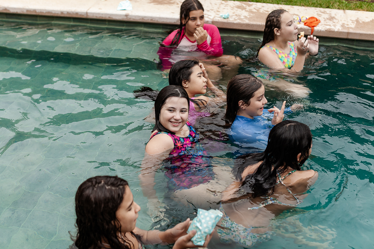 fotografias do aniversário de 11 anos da camilla com o tema strager things no quintal de casa no condominio kurumin em itu sp