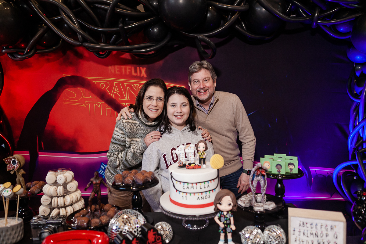 fotografias do aniversário de 11 anos da camilla com o tema strager things no quintal de casa no condominio kurumin em itu sp