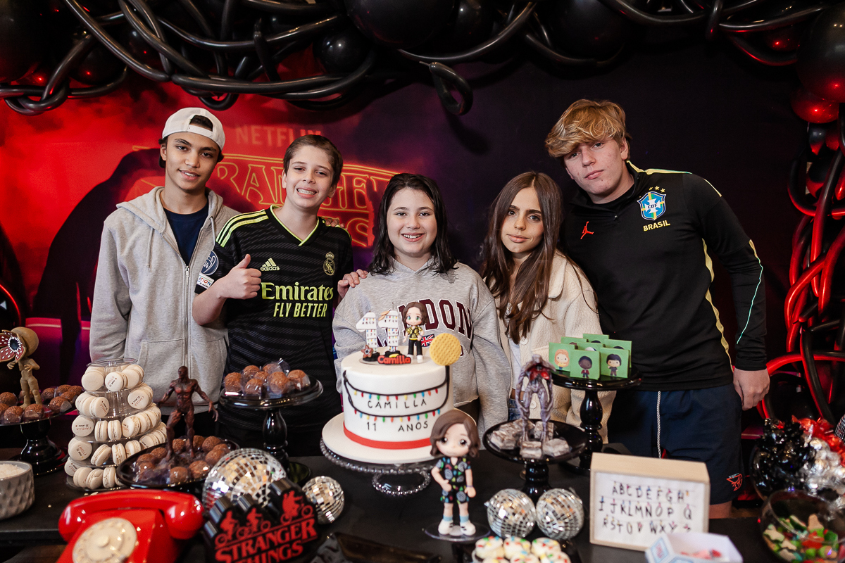 fotografias do aniversário de 11 anos da camilla com o tema strager things no quintal de casa no condominio kurumin em itu sp