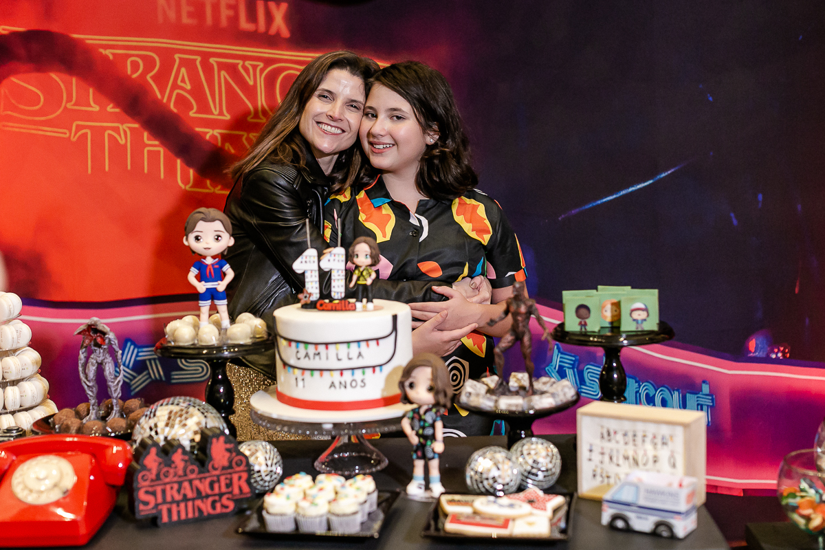 fotografias do aniversário de 11 anos da camilla com o tema strager things no quintal de casa no condominio kurumin em itu sp
