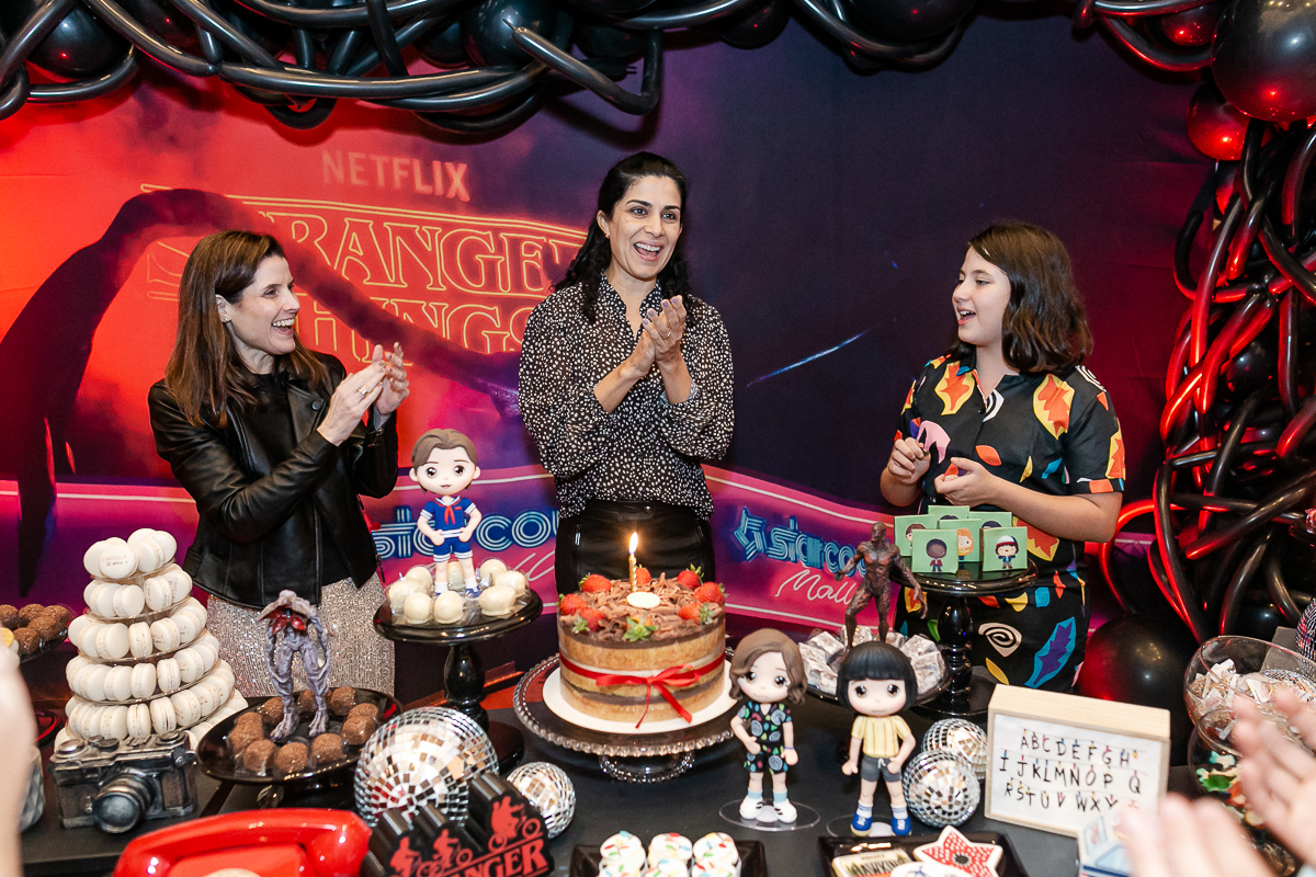 fotografias do aniversário de 11 anos da camilla com o tema strager things no quintal de casa no condominio kurumin em itu sp
