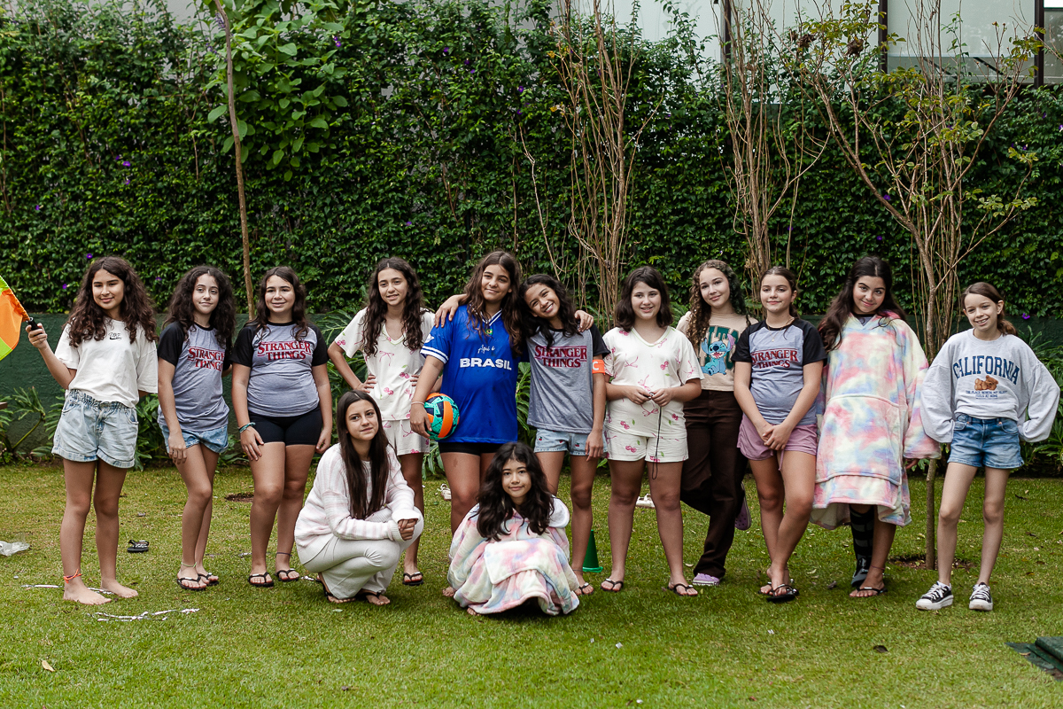fotografias do aniversário de 11 anos da camilla com o tema strager things no quintal de casa no condominio kurumin em itu sp