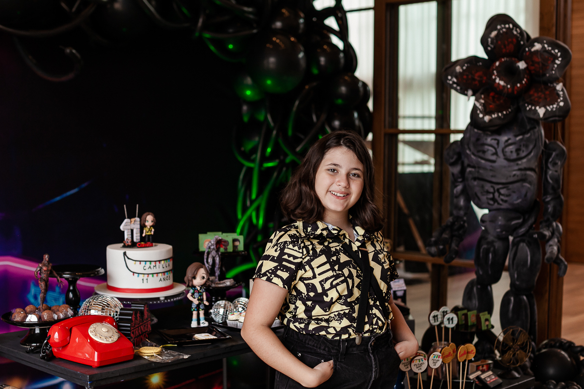 fotografias do aniversário de 11 anos da camilla com o tema strager things no quintal de casa no condominio kurumin em itu sp