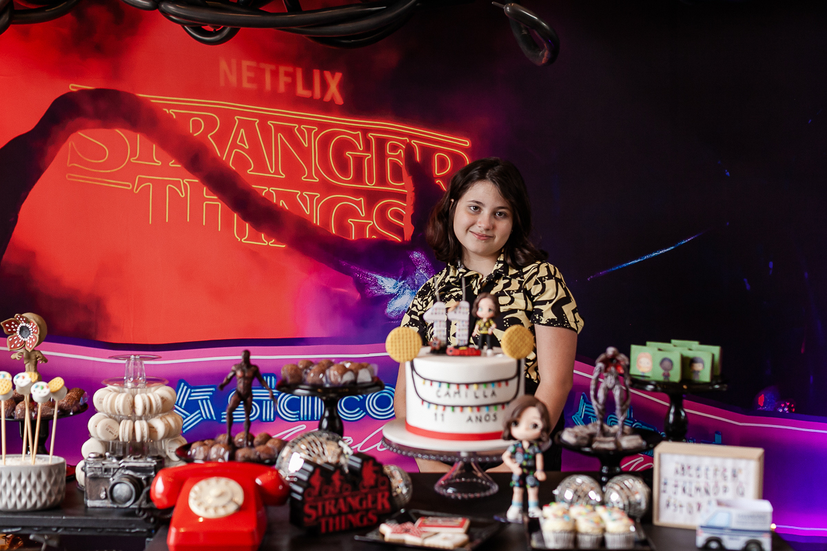 fotografias do aniversário de 11 anos da camilla com o tema strager things no quintal de casa no condominio kurumin em itu sp