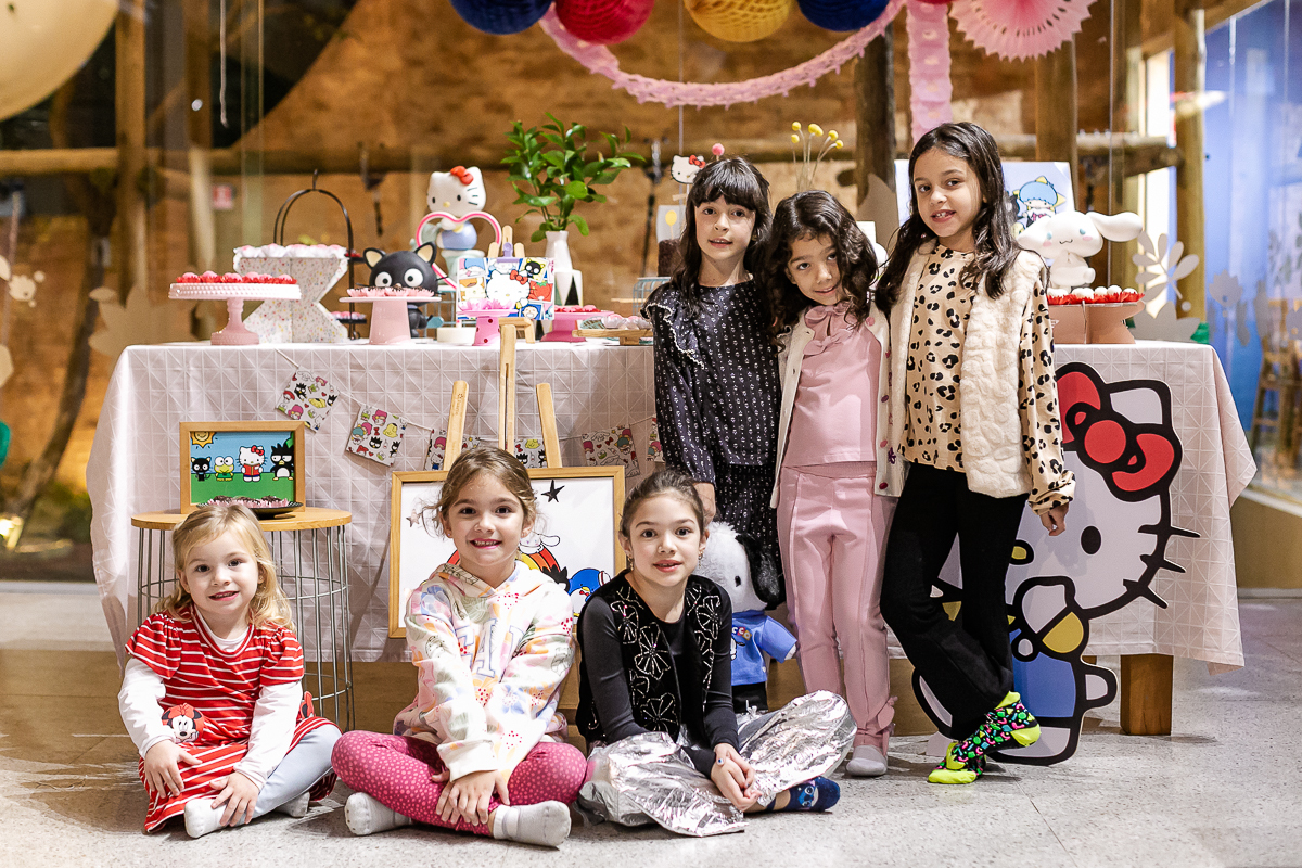fotografias do aniversário de 7 anos da Alice com o tema hello kit no buffet jardim da manduri no campo belo zona sul de sao paulo sp