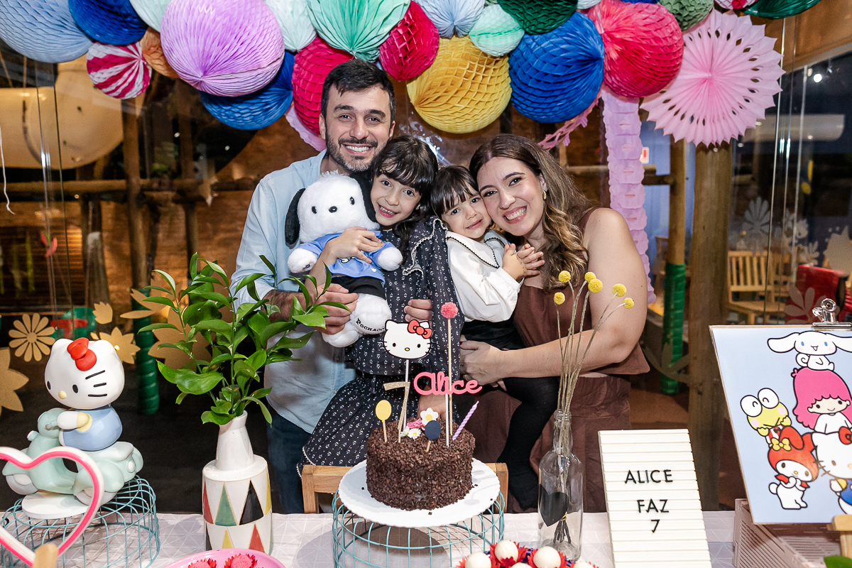 fotografias do aniversário de 7 anos da Alice com o tema hello kit no buffet jardim da manduri no campo belo zona sul de sao paulo sp