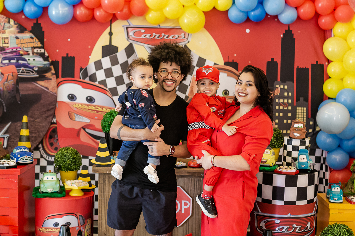 fotografias do aniversário de 4 anos da agatha com o tema carros no buffet caixinha de surpresa no campo belo zona sul de sao paulo sp