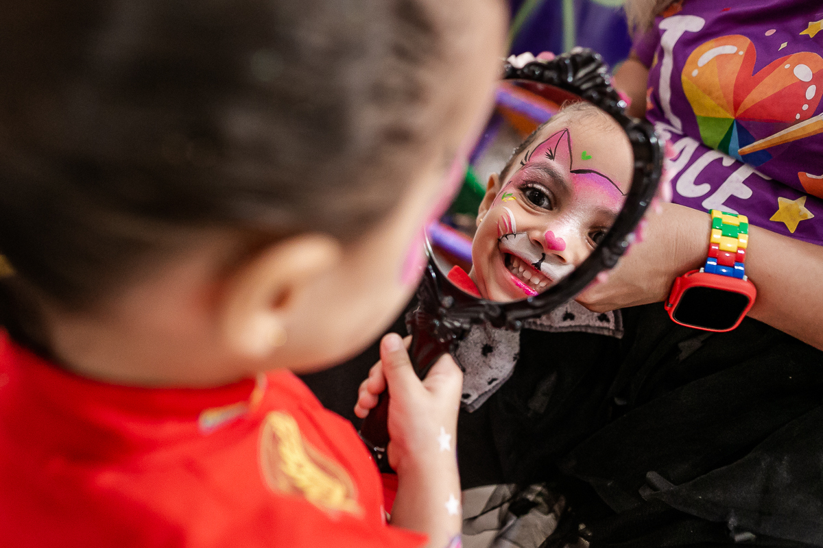 fotografias do aniversário de 4 anos da agatha com o tema carros no buffet caixinha de surpresa no campo belo zona sul de sao paulo sp