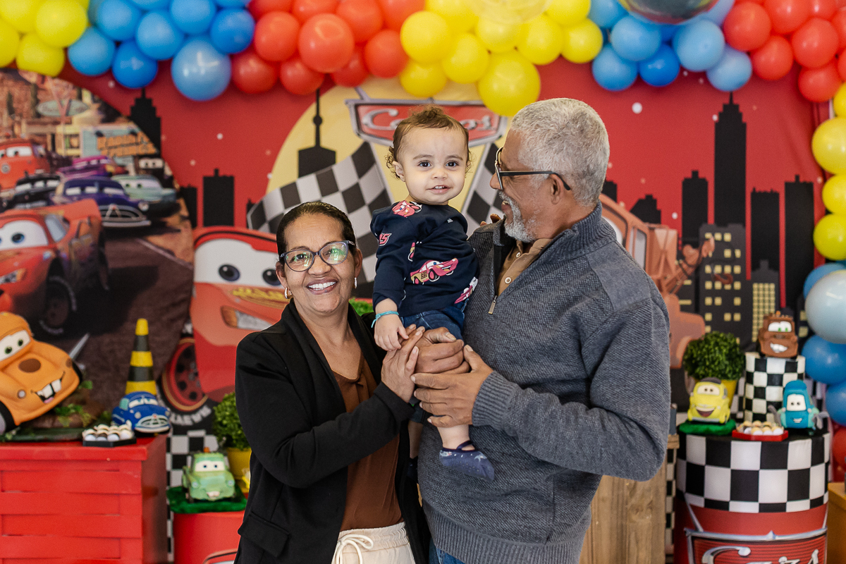 fotografias do aniversário de 4 anos da agatha com o tema carros no buffet caixinha de surpresa no campo belo zona sul de sao paulo sp