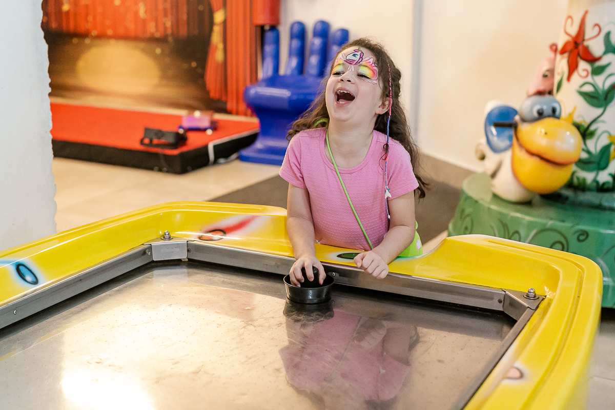 fotografias do aniversário de 4 anos da agatha com o tema carros no buffet caixinha de surpresa no campo belo zona sul de sao paulo sp