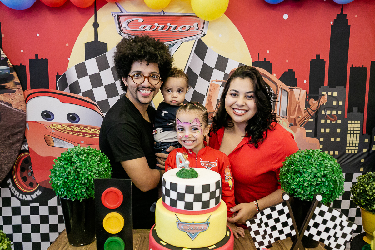 fotografias do aniversário de 4 anos da agatha com o tema carros no buffet caixinha de surpresa no campo belo zona sul de sao paulo sp