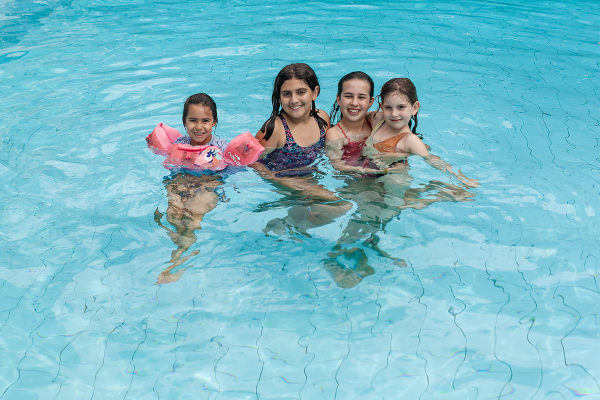 fotografias do aniversário de 8 anos do bruno com o tema copa no mundo no quintal de casa no condominio sao pedro no guaruja sp
