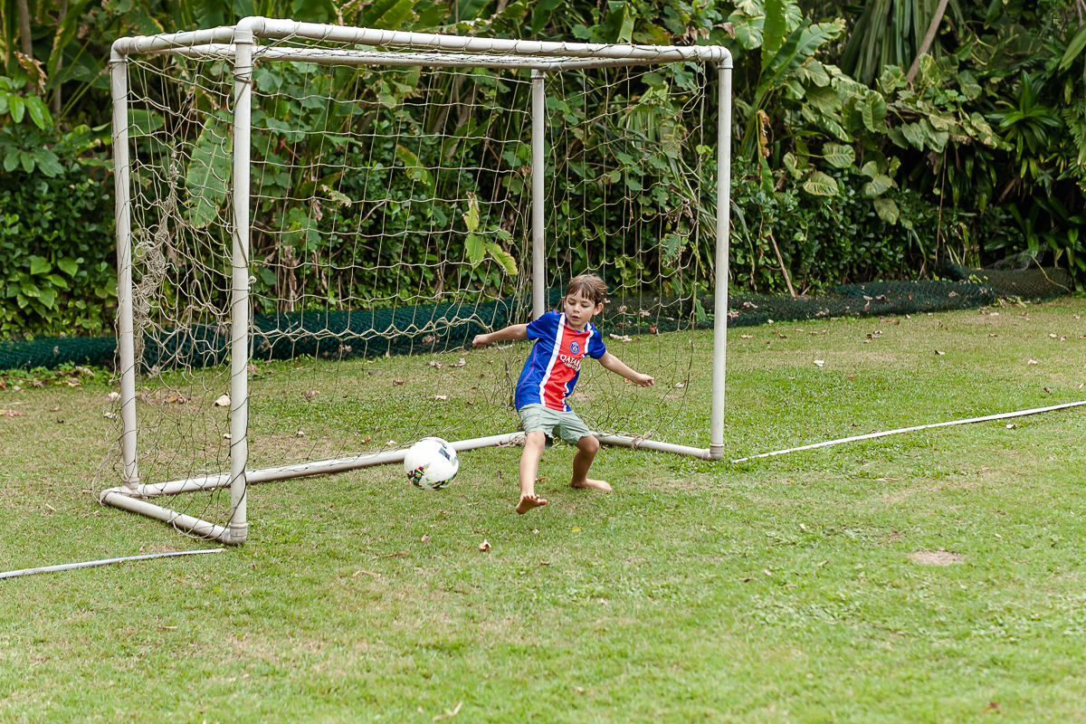 fotografias do aniversário de 8 anos do bruno com o tema copa no mundo no quintal de casa no condominio sao pedro no guaruja sp