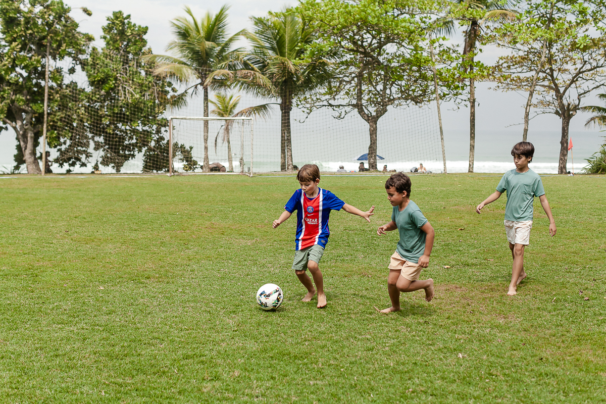 fotografias do aniversário de 8 anos do bruno com o tema copa no mundo no quintal de casa no condominio sao pedro no guaruja sp