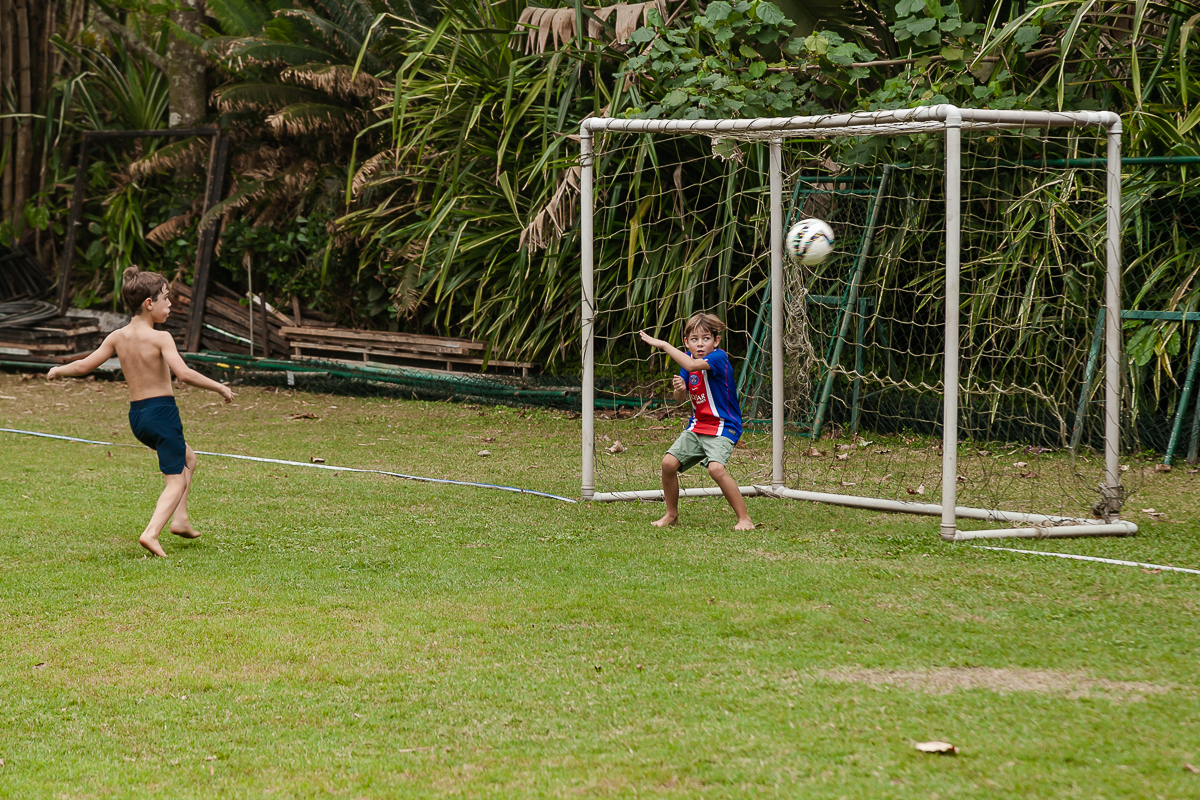fotografias do aniversário de 8 anos do bruno com o tema copa no mundo no quintal de casa no condominio sao pedro no guaruja sp