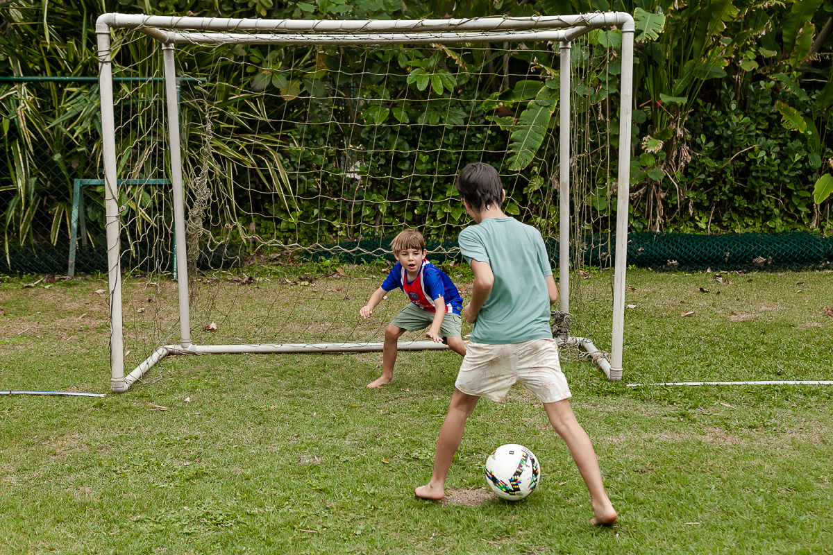 fotografias do aniversário de 8 anos do bruno com o tema copa no mundo no quintal de casa no condominio sao pedro no guaruja sp