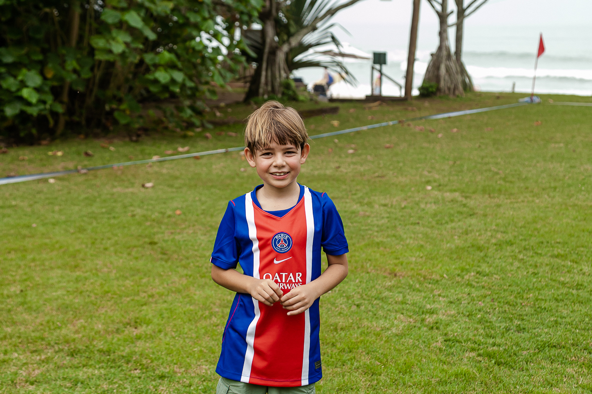 fotografias do aniversário de 8 anos do bruno com o tema copa no mundo no quintal de casa no condominio sao pedro no guaruja sp