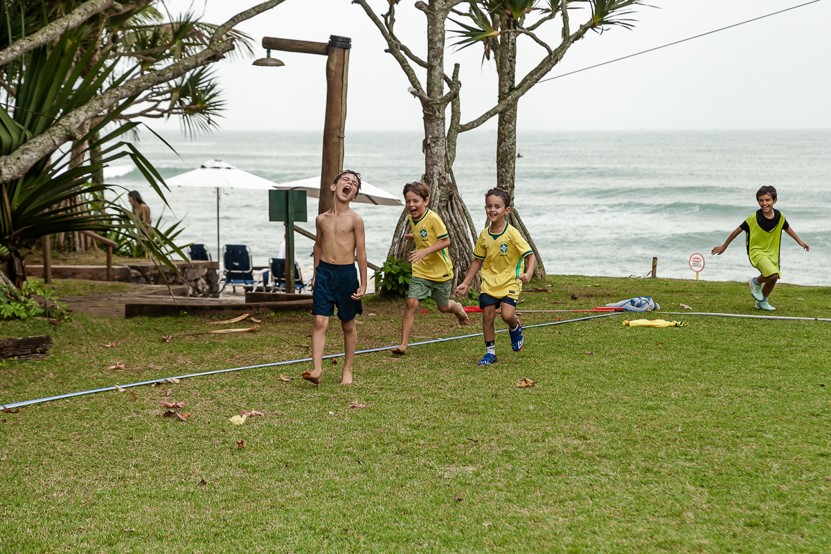 fotografias do aniversário de 8 anos do bruno com o tema copa no mundo no quintal de casa no condominio sao pedro no guaruja sp