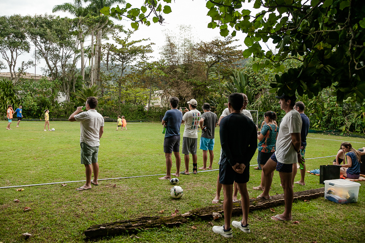fotografias do aniversário de 8 anos do bruno com o tema copa no mundo no quintal de casa no condominio sao pedro no guaruja sp