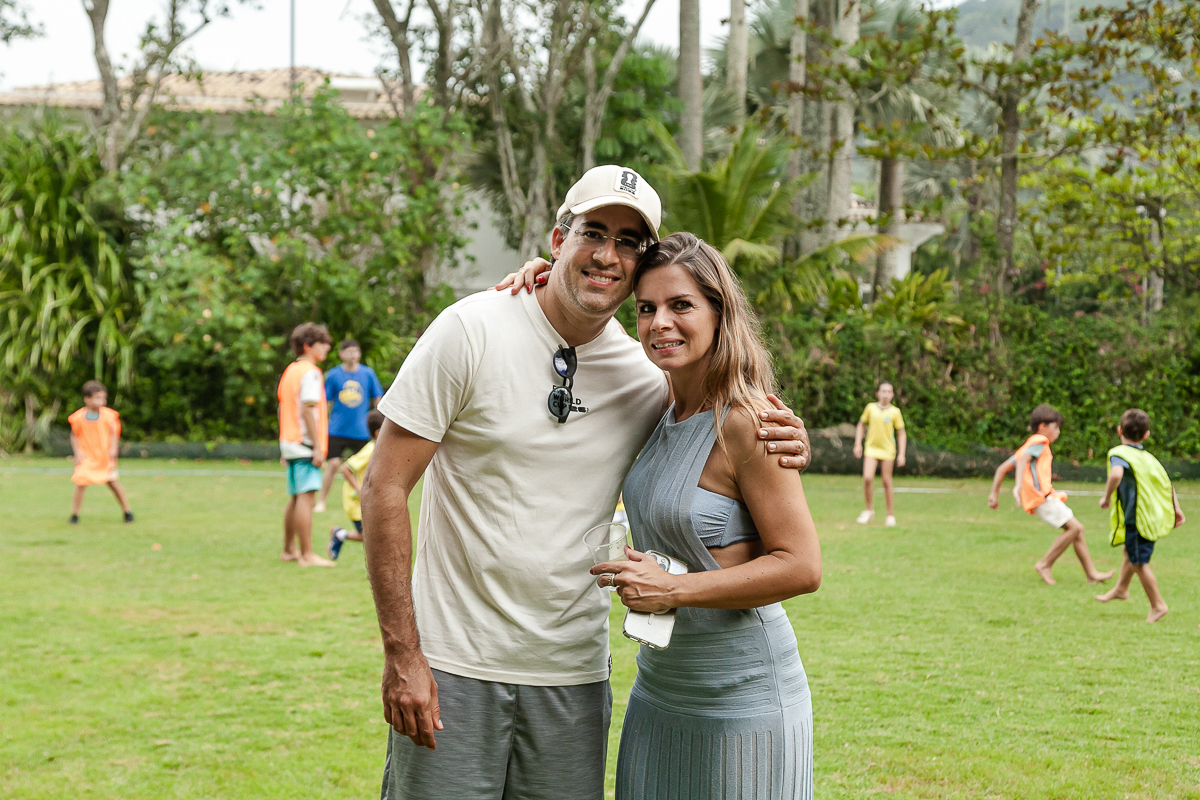 fotografias do aniversário de 8 anos do bruno com o tema copa no mundo no quintal de casa no condominio sao pedro no guaruja sp