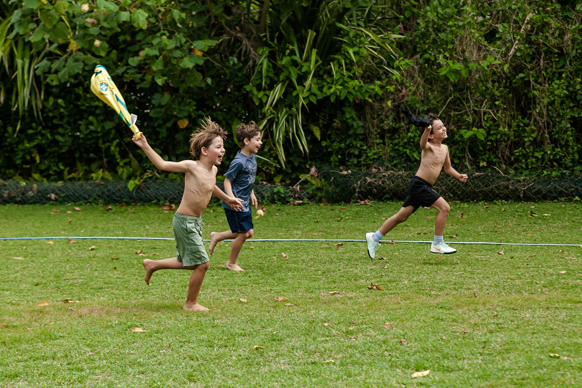 fotografias do aniversário de 8 anos do bruno com o tema copa no mundo no quintal de casa no condominio sao pedro no guaruja sp