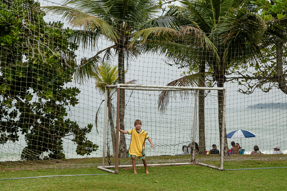 fotografias do aniversário de 8 anos do bruno com o tema copa no mundo no quintal de casa no condominio sao pedro no guaruja sp
