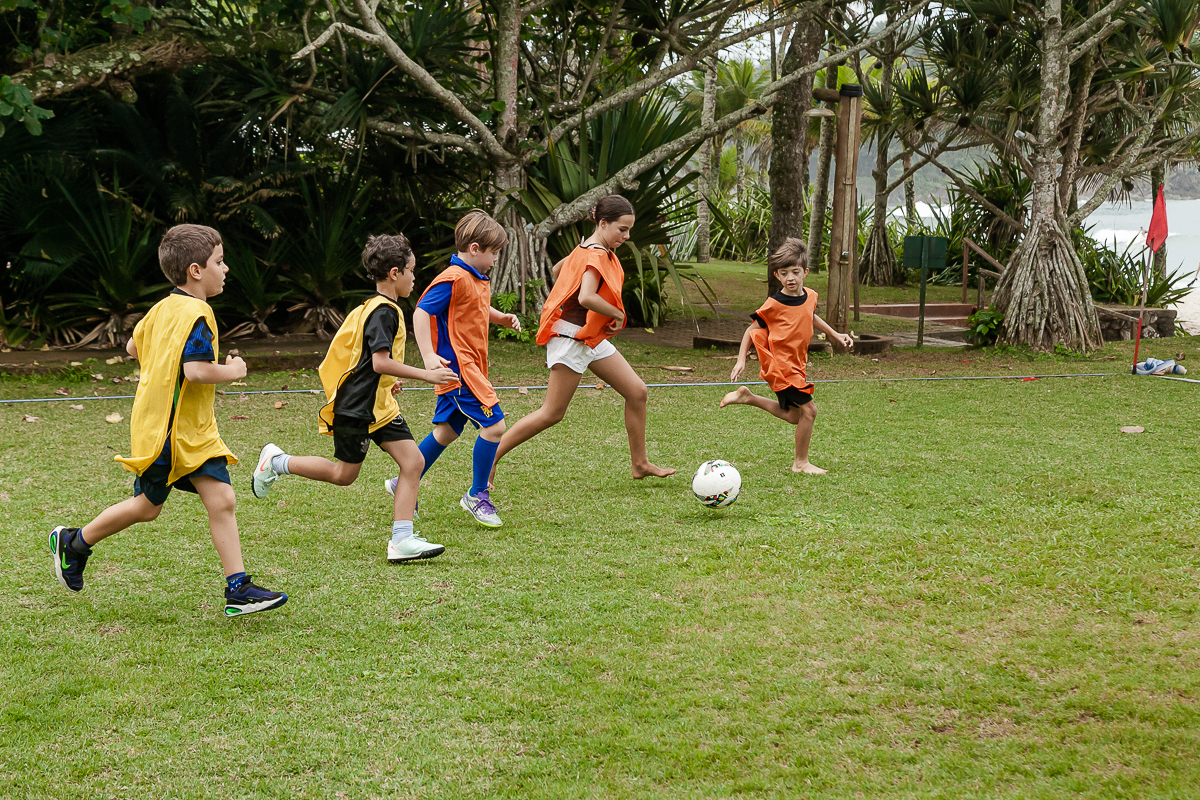 fotografias do aniversário de 8 anos do bruno com o tema copa no mundo no quintal de casa no condominio sao pedro no guaruja sp