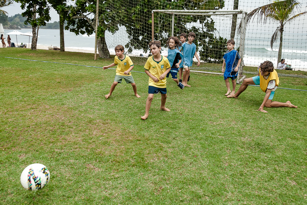 fotografias do aniversário de 8 anos do bruno com o tema copa no mundo no quintal de casa no condominio sao pedro no guaruja sp