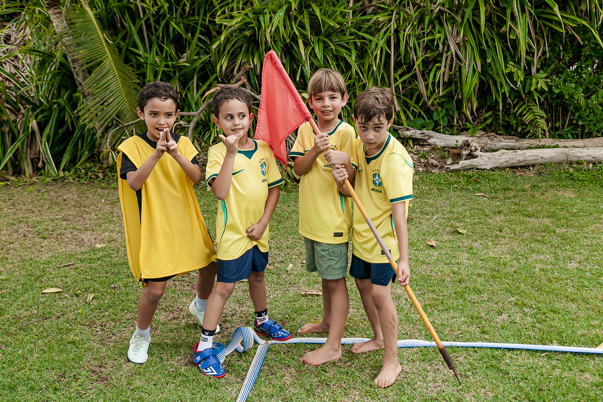 fotografias do aniversário de 8 anos do bruno com o tema copa no mundo no quintal de casa no condominio sao pedro no guaruja sp